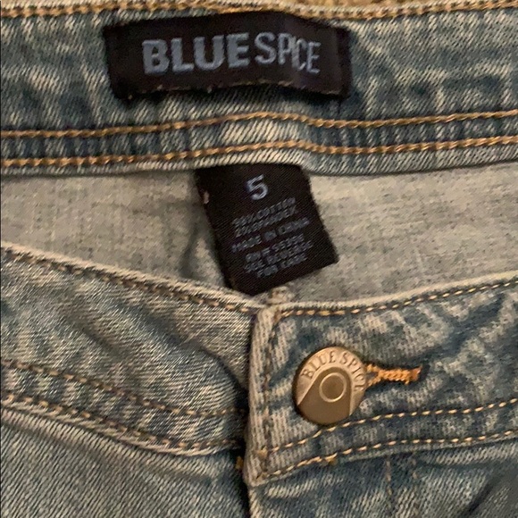 Classic jean shorts - Picture 3 of 3